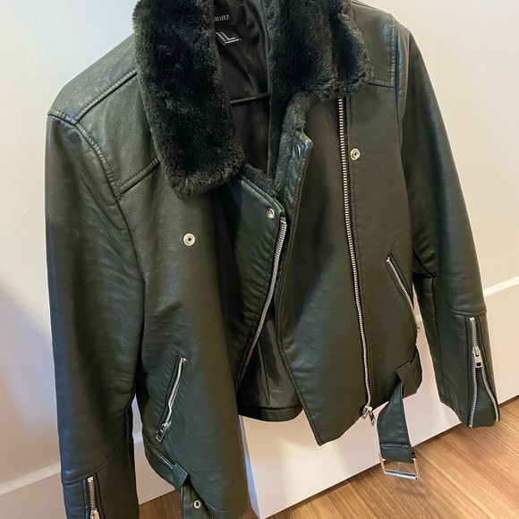 Fabulous jean jacket from Forever 21, size medium - Picture 4 of 5